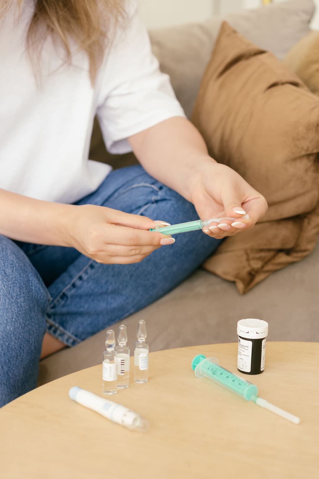 Everything you need arrives in the box: ready-to-use vials, sterile insulin-type syringes, alcohol prep pads, and a printed injection guide. Nothing to mix.